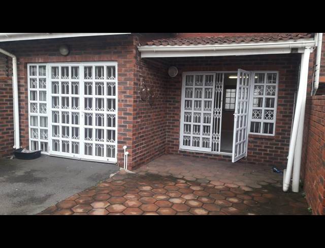 3 BEDROOM DUPLEX RENTED IN ESSENWOOD